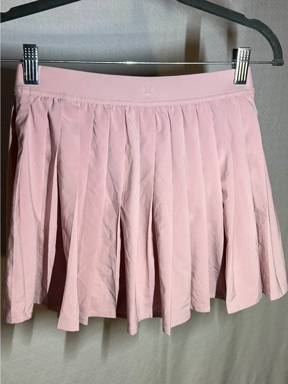 lululemon athletica lightweight pleated